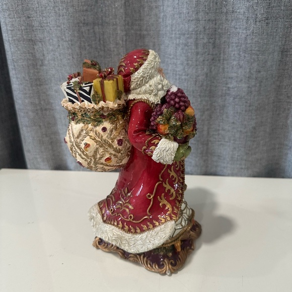 Fitz&Floyf 9” renaissance Santa music box. Plays Deck the Halls. - Picture 3 of 10